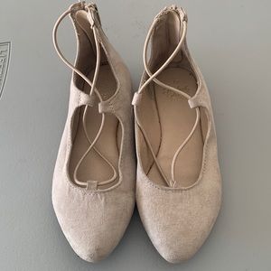 Gently worn girls cute dress shoes!